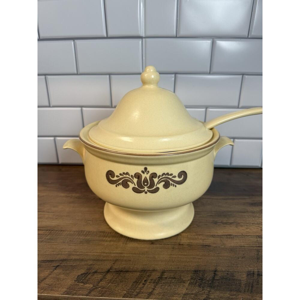 Vintage Pfaltzgraff Village Soup Tureen 6-160
